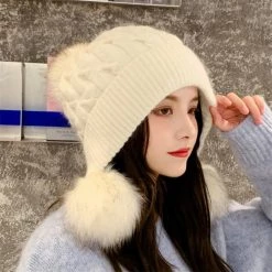 Juwas Knit Hat With Fur Pom Pom