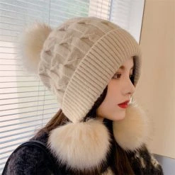 Juwas Knit Hat With Fur Pom Pom