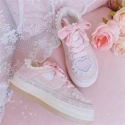 Juwas NEW ARRIVAL Love Heart Embroidery Round Toe Sneaker