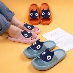 Juwas Back Cat Fact Slippers