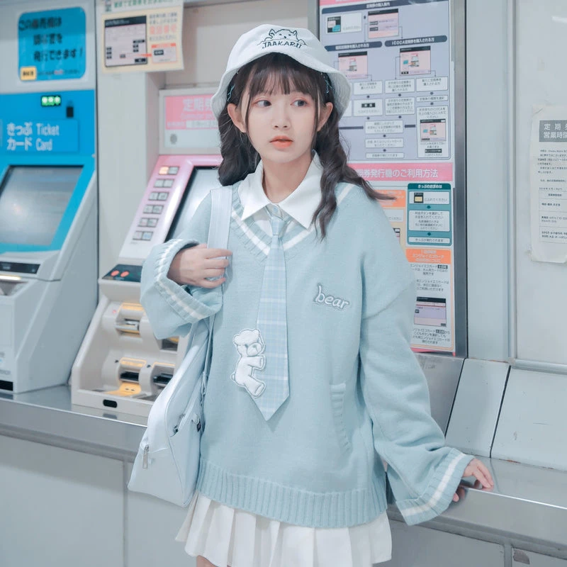 Juwas.com Online Store Bear Embroidery V Collar Sweater 3 Juwas.com Online Store Bear Embroidery V Collar Sweater