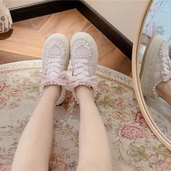 Juwas NEW ARRIVAL Love Heart Embroidery Round Toe Sneaker