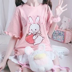 Juwas Kawaii Bunny Loves Strawberry Pink T-shirt CLOTHING