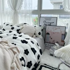 Juwas Black Flower Printed Beddings Set