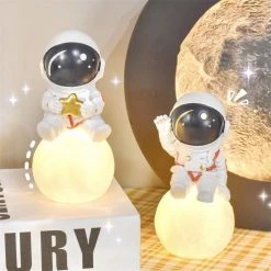Cheap Juwas Store 36 Juwas Astronaut On Moon Mini Night Light NEW ARRIVAL