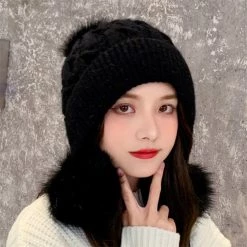 Juwas Knit Hat With Fur Pom Pom