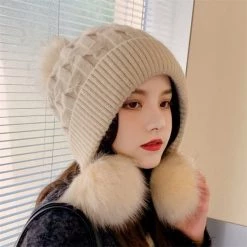 Juwas Knit Hat With Fur Pom Pom